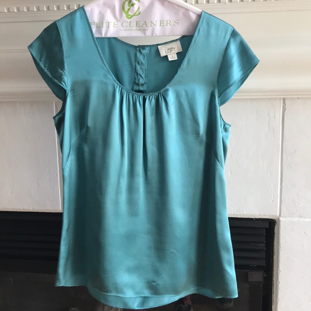 5/$25! Ann Taylor Loft satin top